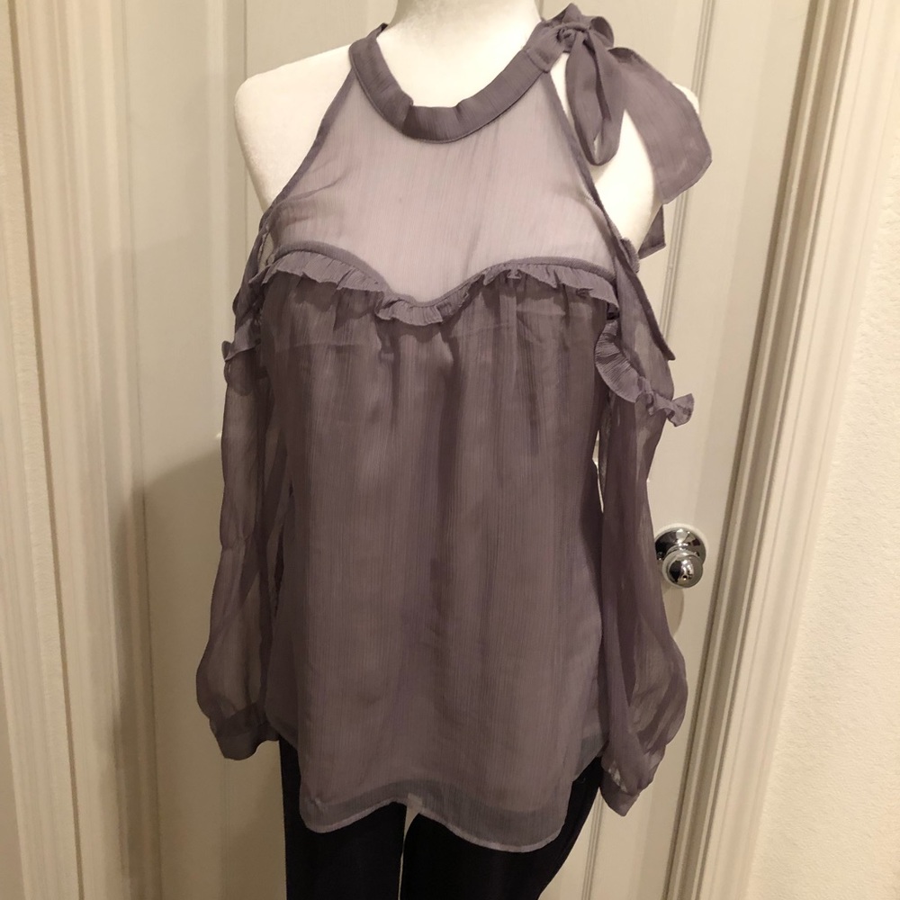 🔥🔥Torrid high neck, cold shoulder Blouse 🔥🔥